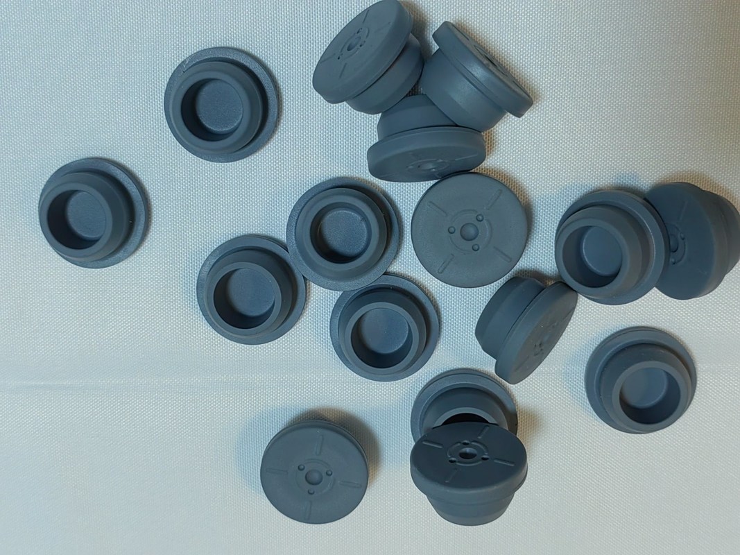 20 mm 23 mm tıbbi şişe kapakları Tıbbi Butil Kauçuk Kapakları İlaçlı Liyofilizasyon Cam Şişe
