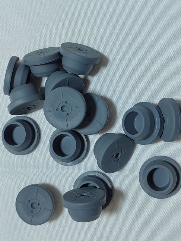 13mm 20mm 28mm 32mm Farmasötik Paket Yıkamaz Steril tıbbi Butyl Kauçuk Kapak Cam Şişe Enjekte edilebilir