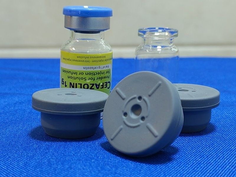 13mm 20mm 28mm Cam Enjeksiyon Flakon 20-a Tıbbi Butil Kauçuk Farmasötik Bromobutil Kauçuk Kapak Cam Flakon için