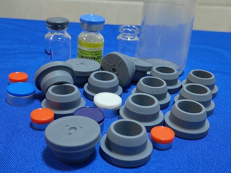 28mm 32mm Etilen oksit sterilize tıbbi tüketim malzemeleri Cam enjeksiyon şişesi için Bromo butil kauçuk durakları