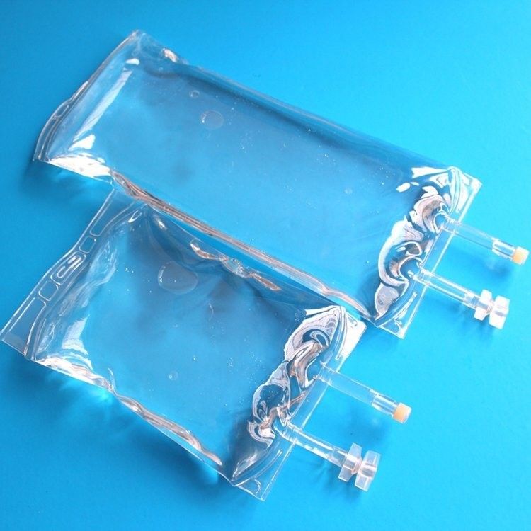 250 ml 500 ml 1000 ml tek kullanımlık infuzyon torbası Tıbbi PVC Steril Saline IV sıvı çözeltisi PVC infuzyon torbası