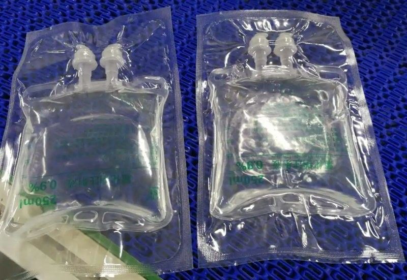 100 ml 250 ml 500 ml Tuz çözeltisi infüzyon torbası PVC infüzyon torbası Tıbbi Tek kullanımlık basınç IV PVC olmayan infüzyon torbası