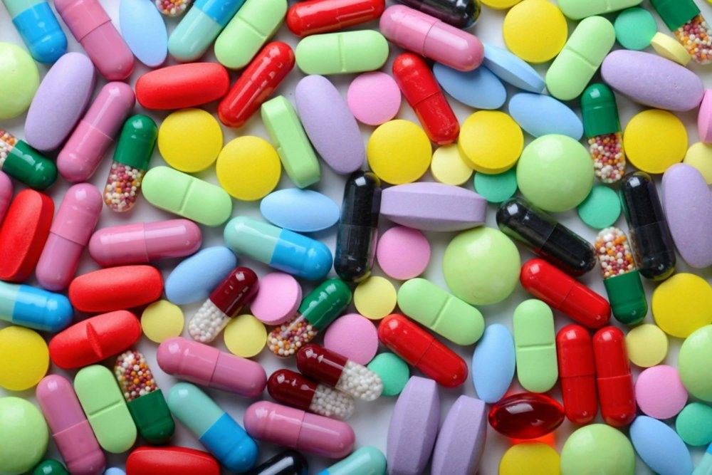 Plastik mavi PET 100ml Kapsül Hap Şişesi Gümüş vida Kapaklı Tıbbi Vitamin Takviyesi Şişe Konteyner